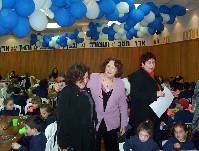 Perla Fuchs, de Mitzp Ramn, visita el Gan de Yavne en Montevideo